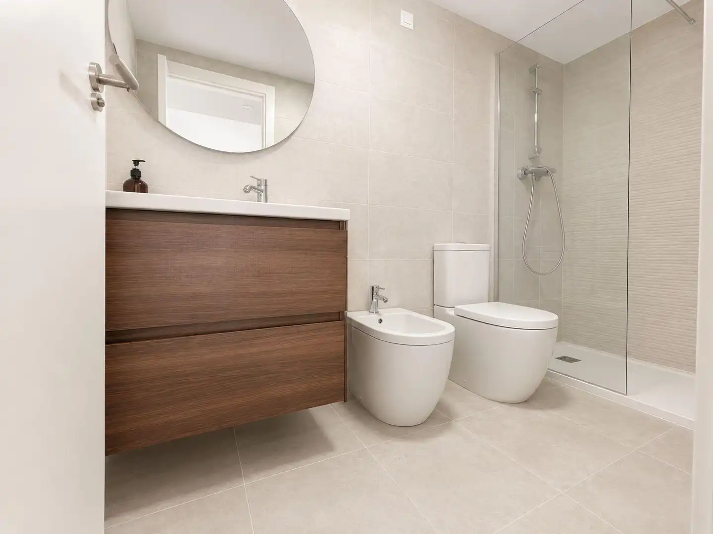 Badezimmer von Wohnung zur Miete in Valencia mit Klimaanlage, Heizung und Möbliert