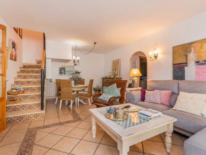 Living room of Apartment for sale in Estepona  with Air Conditioner, Terrace and Swimming Pool