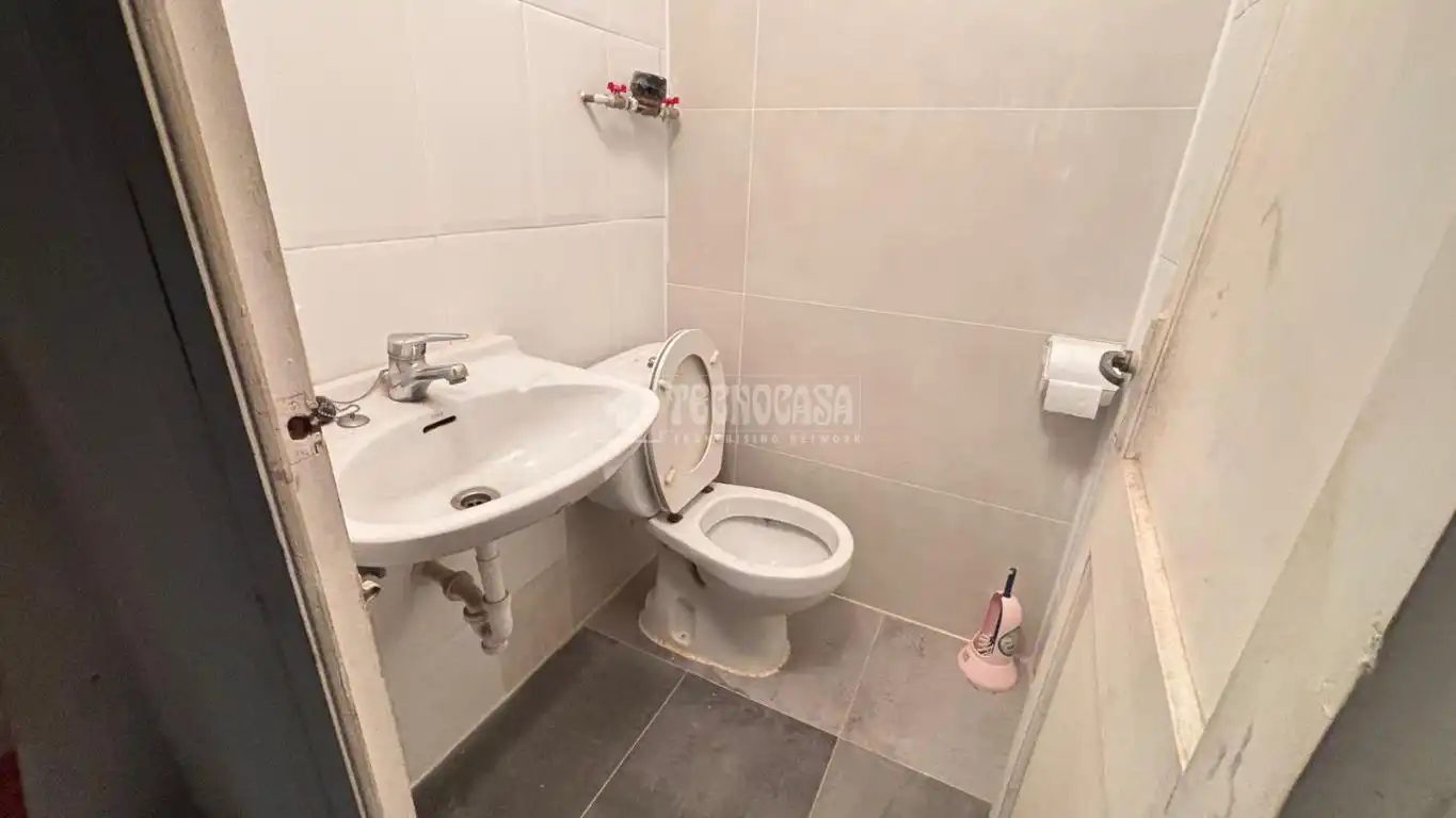 Baño de Local en venta en Zaragoza