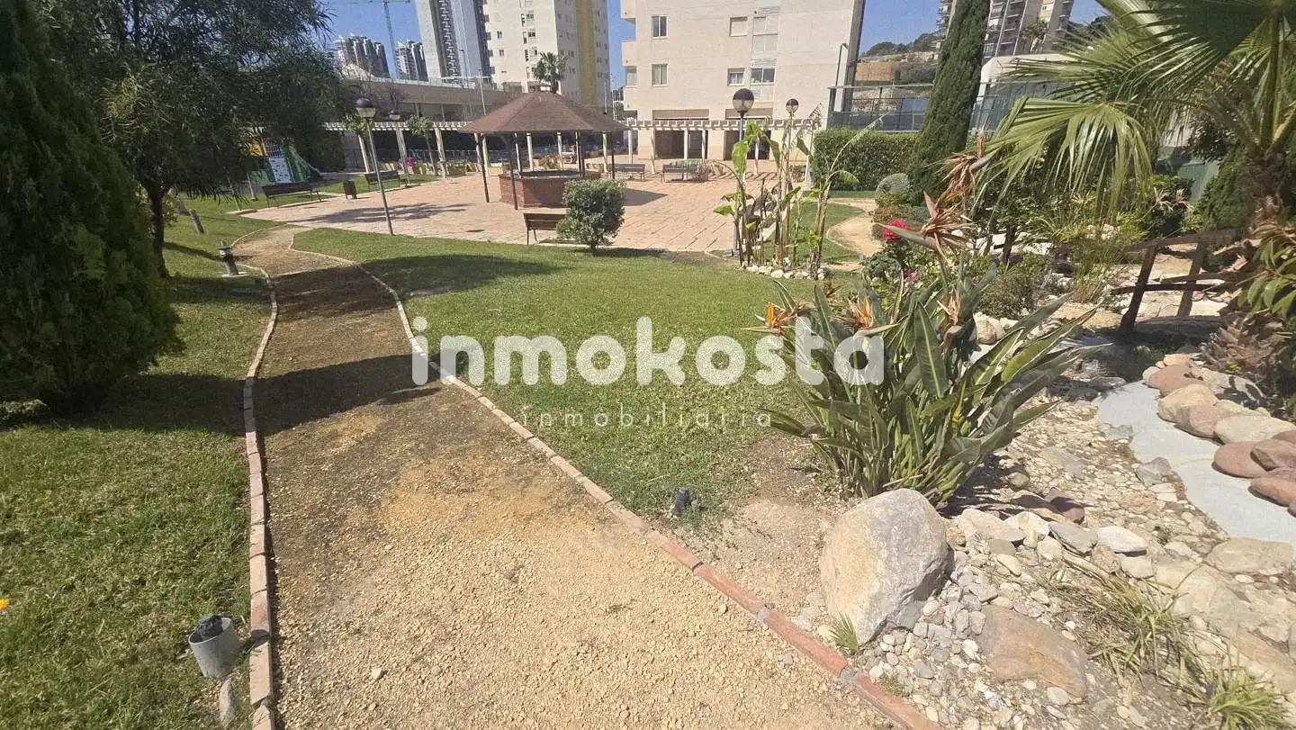 Vista exterior de Piso en venta en Benidorm con Aire acondicionado, Terraza y Trastero