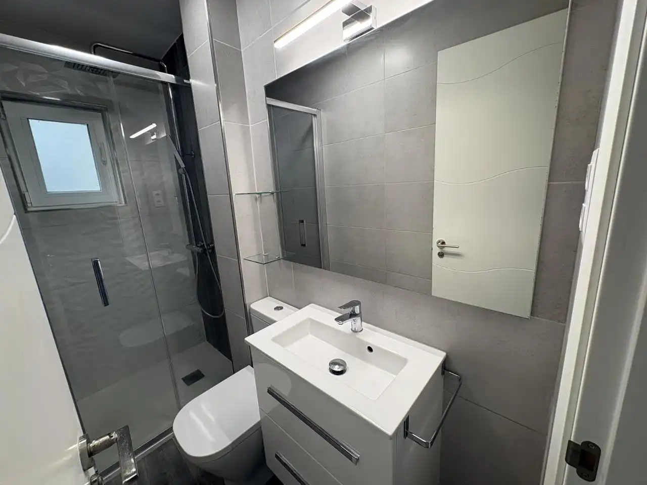 Baño de Piso de alquiler en Madrid con Aire acondicionado y Calefacción
