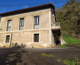 Vista exterior de Casa o xalet en venda en Llanera amb Piscina