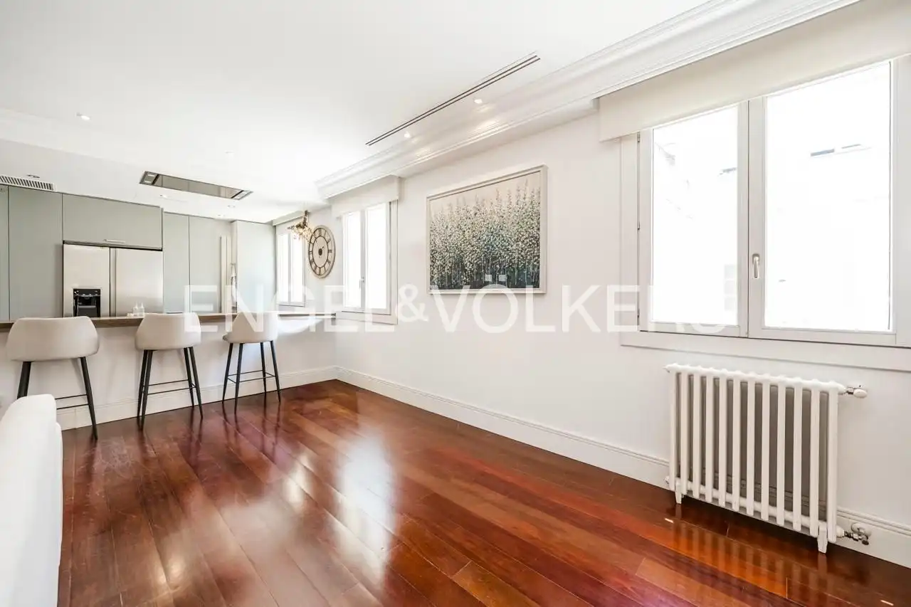 Sala d'estar de Pis en venda en Madrid amb Aire condicionat, Calefacció i Parquet