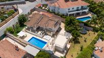 Vista exterior de Casa o xalet en venda en Alhaurín de la Torre amb Jardí privat, Terrassa i Piscina