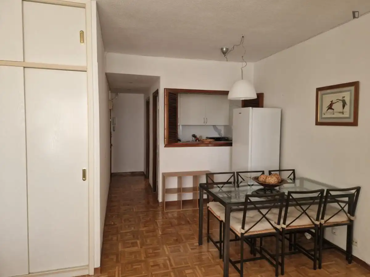 Comedor de Apartamento de alquiler en Madrid con Aire acondicionado, Calefacción y Amueblado