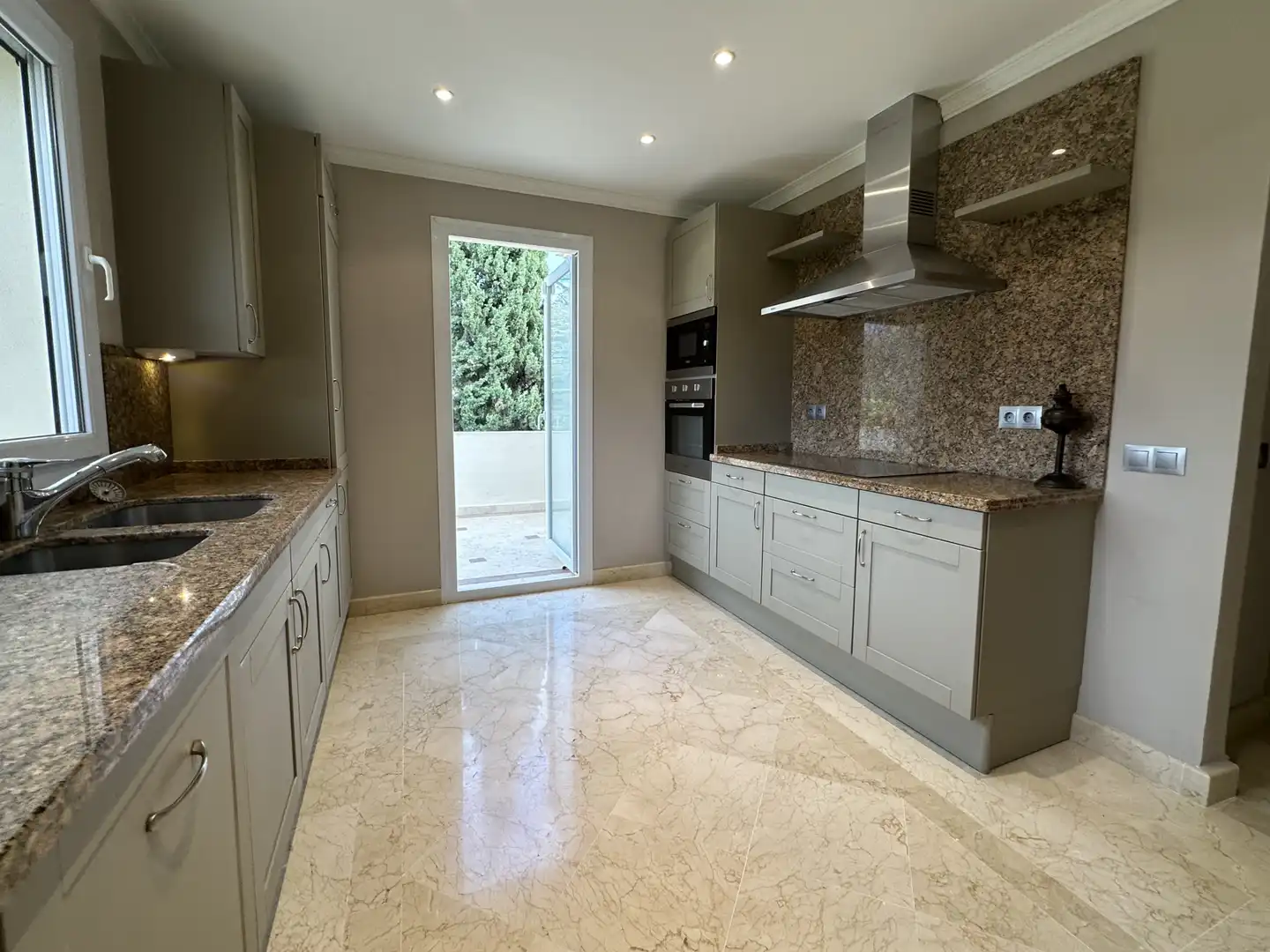 Penthouse with pool for sale in Nueva Andalucía, imagen 16