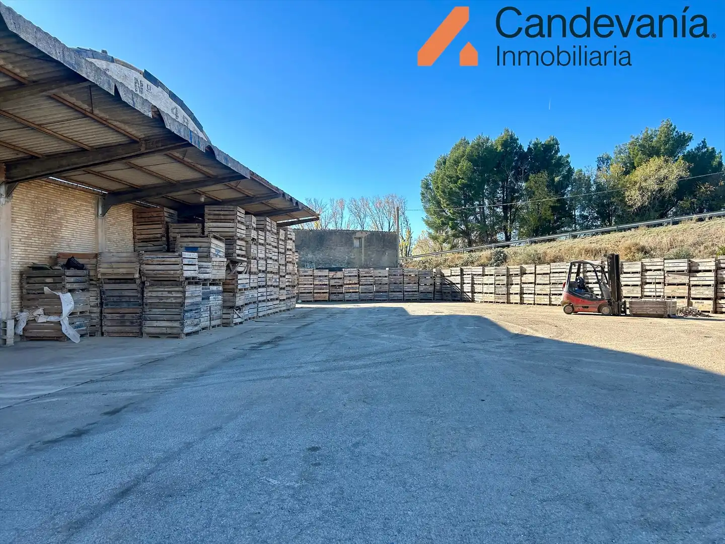 Vista exterior de Nave industrial en venta en Zuera