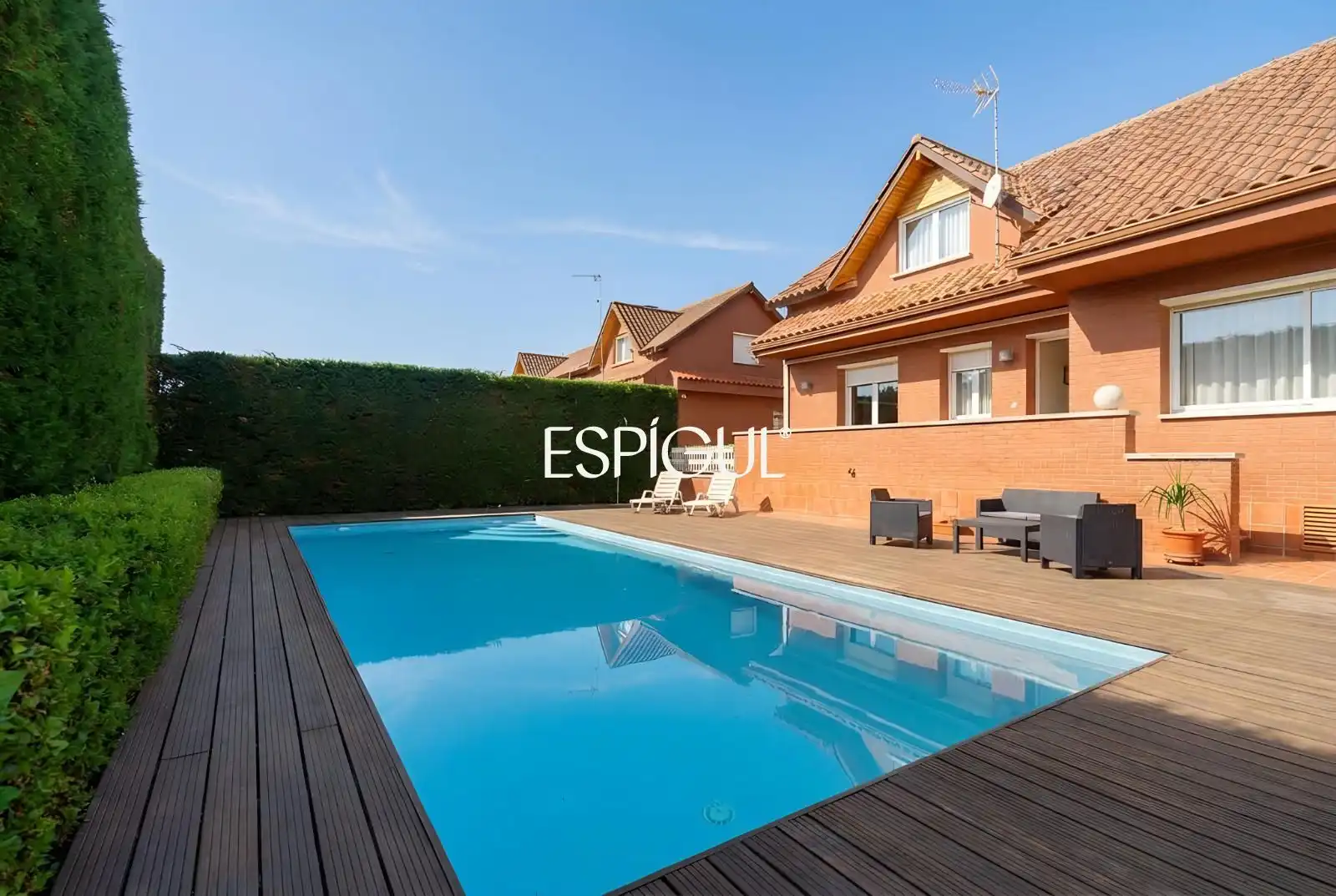 Swimming pool of Houses for sale in Sant Cugat del Vallès  with Air Conditioner, Heating and Storage room