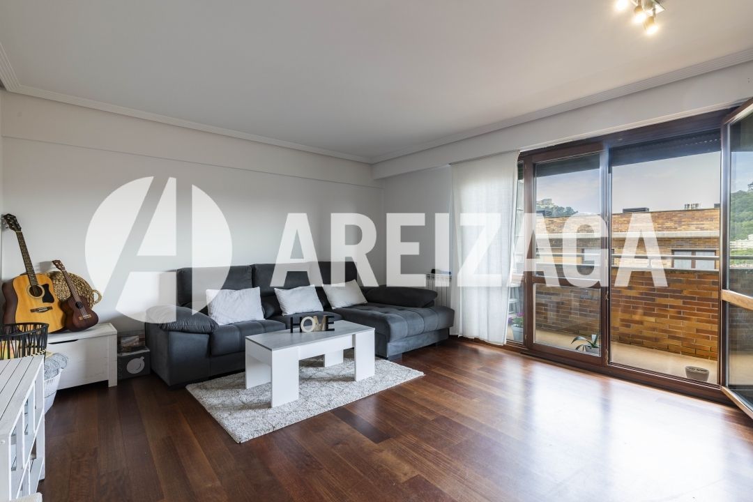 Living room of Flat for sale in Donostia - San Sebastián   with Heating, Terrace and Storage room