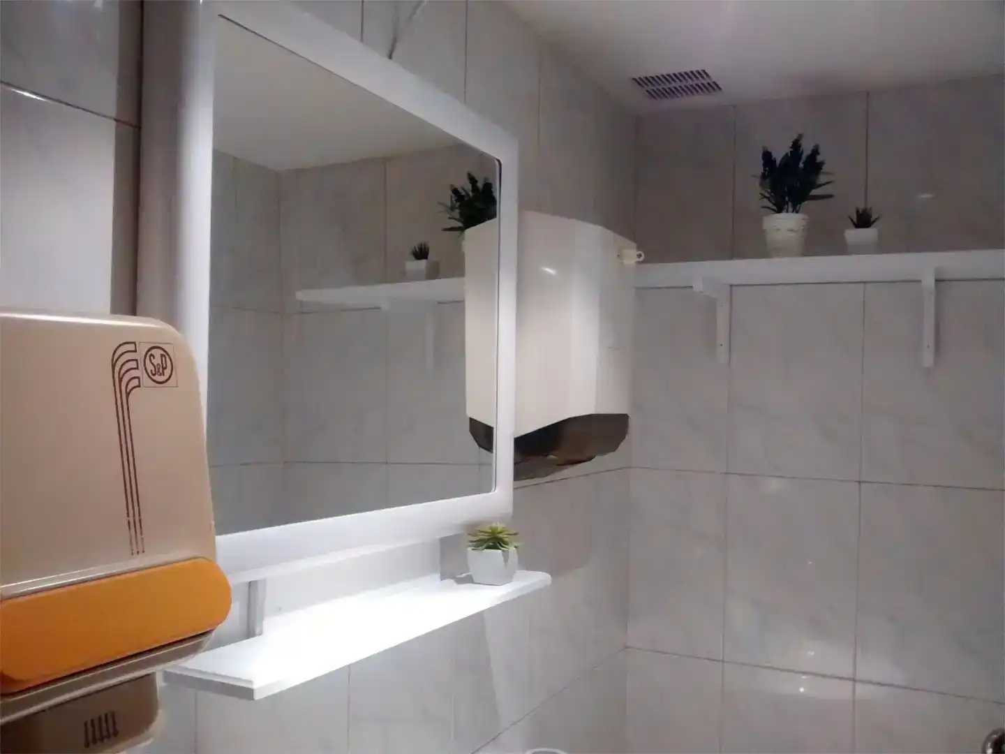 Bathroom of Commercial properties for rent in Ares