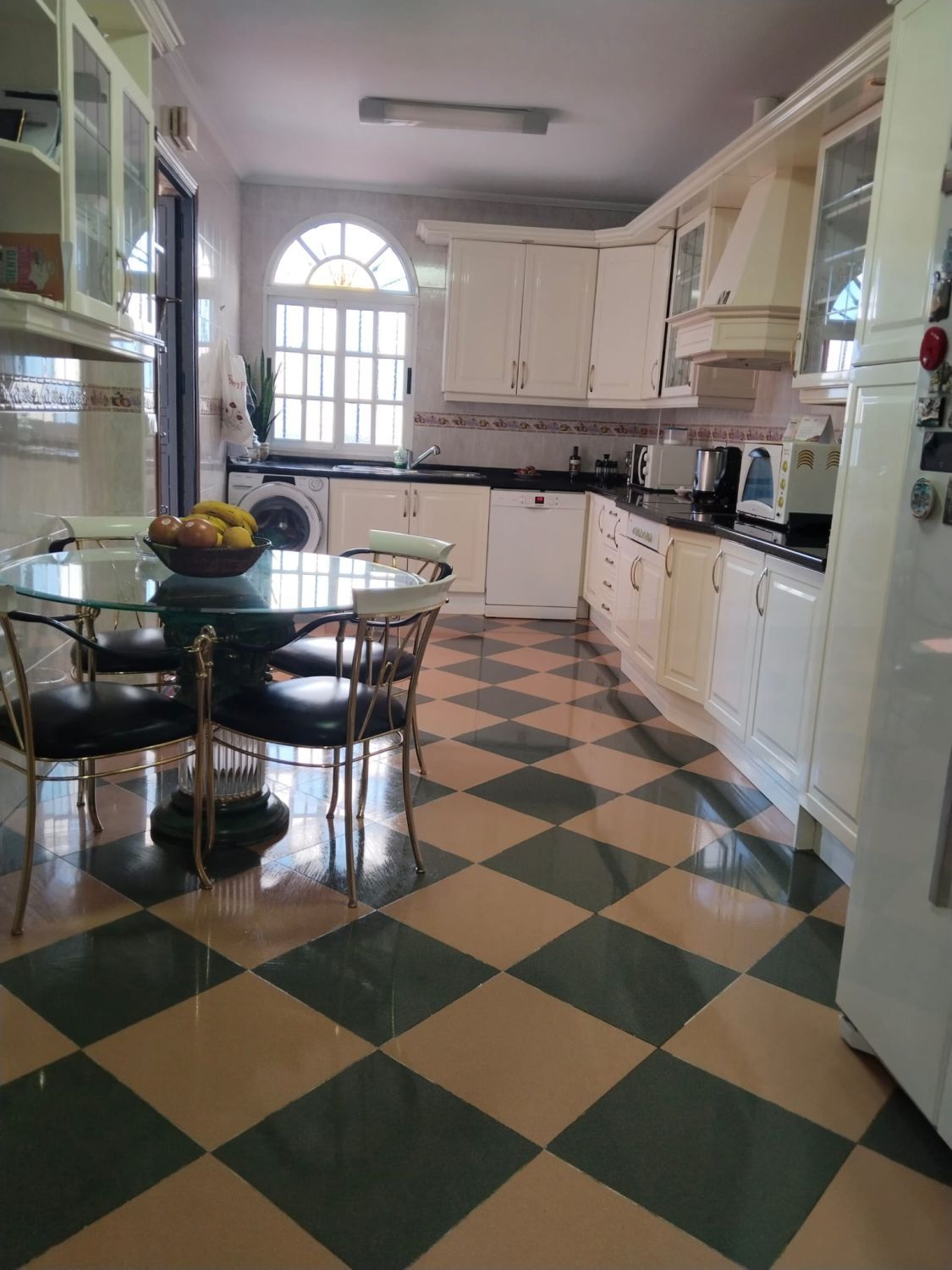 Kitchen of Flat for sale in  Sevilla Capital  with Air Conditioner