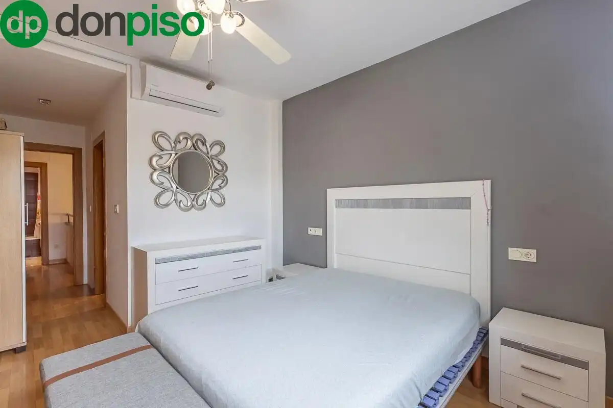 Habitación de Casa adosada en venta en Armilla con Calefacción, Terraza y Amueblado