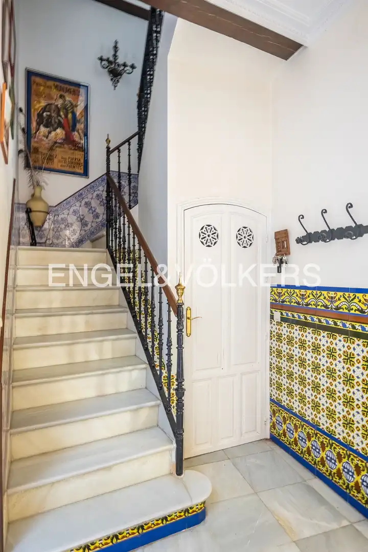 Haus oder Chalet zum Verkauf in Sevilla mit Klimaanlage, Heizung und Balkon