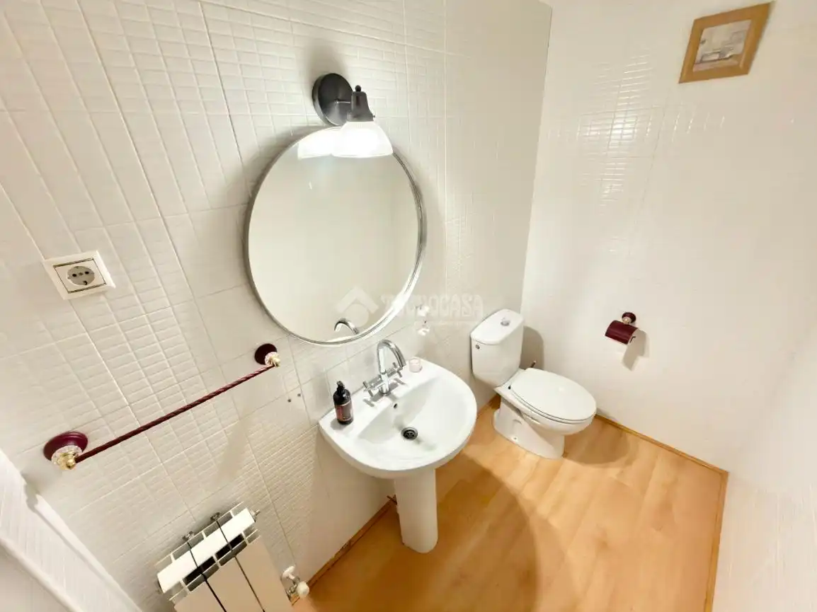 Baño de Casa adosada en venta en Cabanillas del Campo con Calefacción, Parquet y Trastero