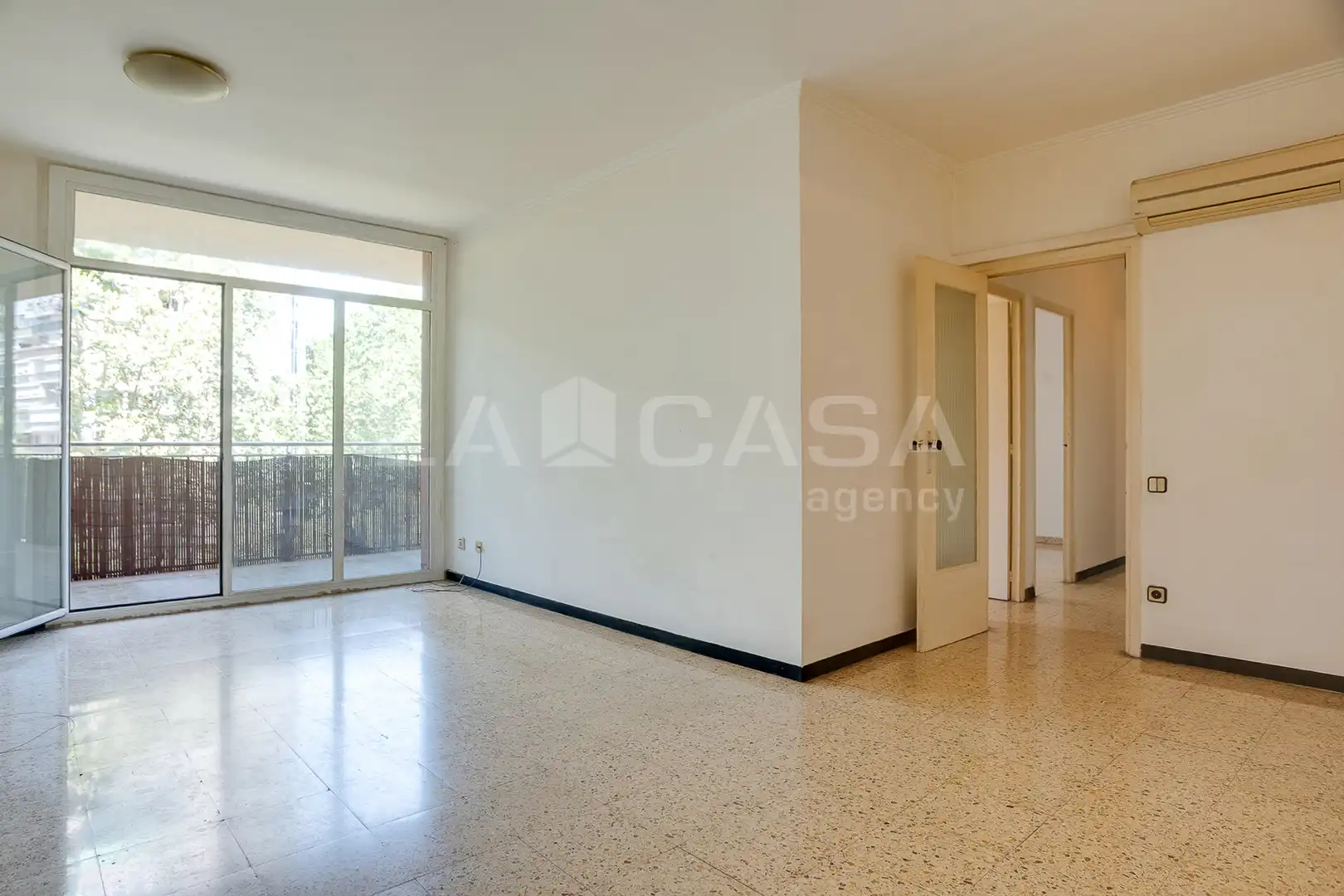 Wohnzimmer von Wohnung zum Verkauf in Barcelona mit Balkon