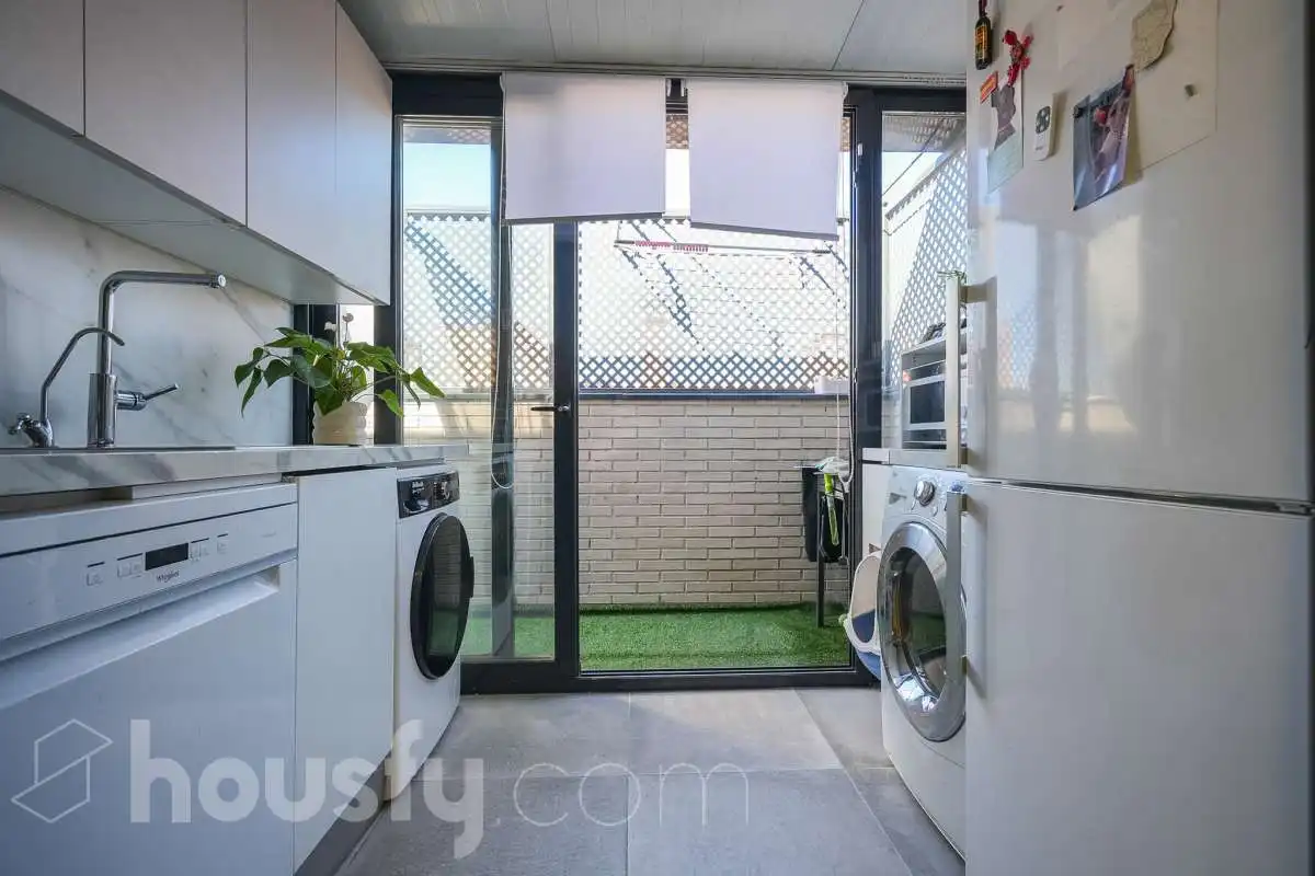 Cocina de Ático en venta en Madrid con Terraza, Trastero y Piscina comunitaria