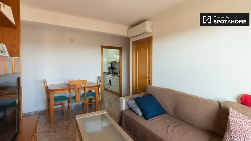 Sala de estar de Piso para compartir en L'Hospitalet de Llobregat con Aire acondicionado, Calefacción y Amueblado
