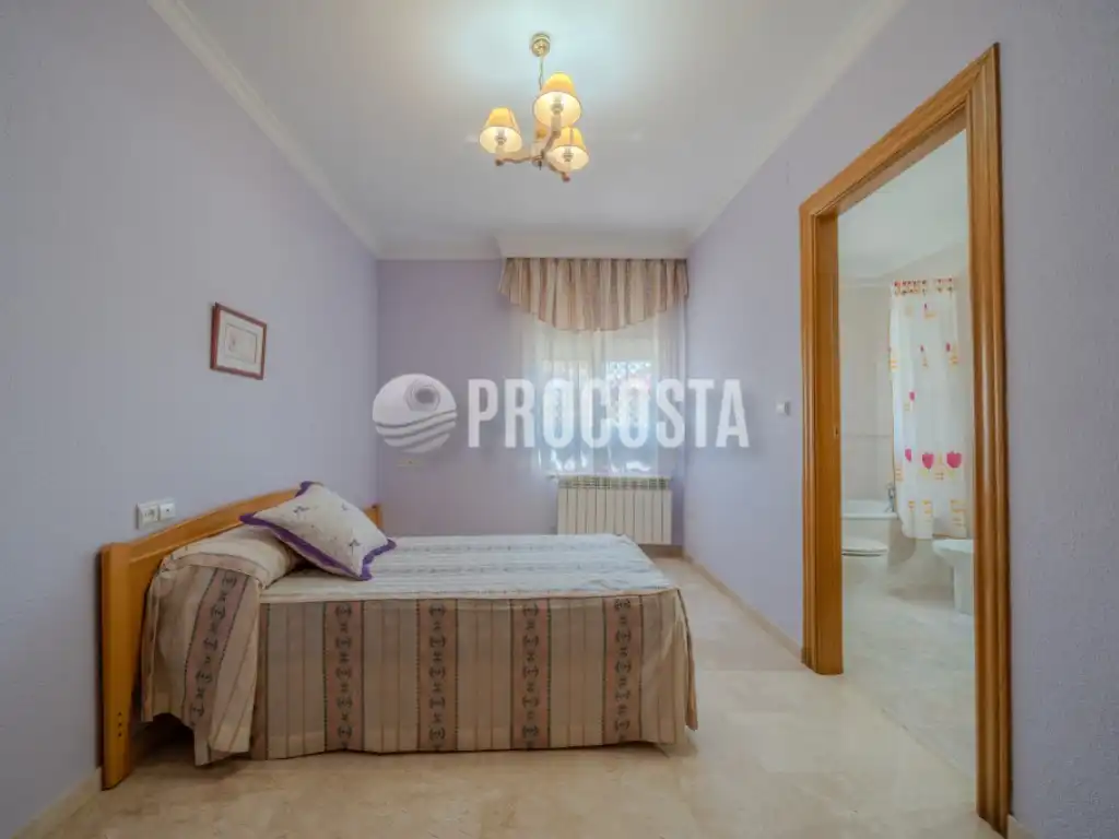 Dormitori de Casa o xalet en venda en Fuente Vaqueros amb Aire condicionat, Jardí privat i Terrassa