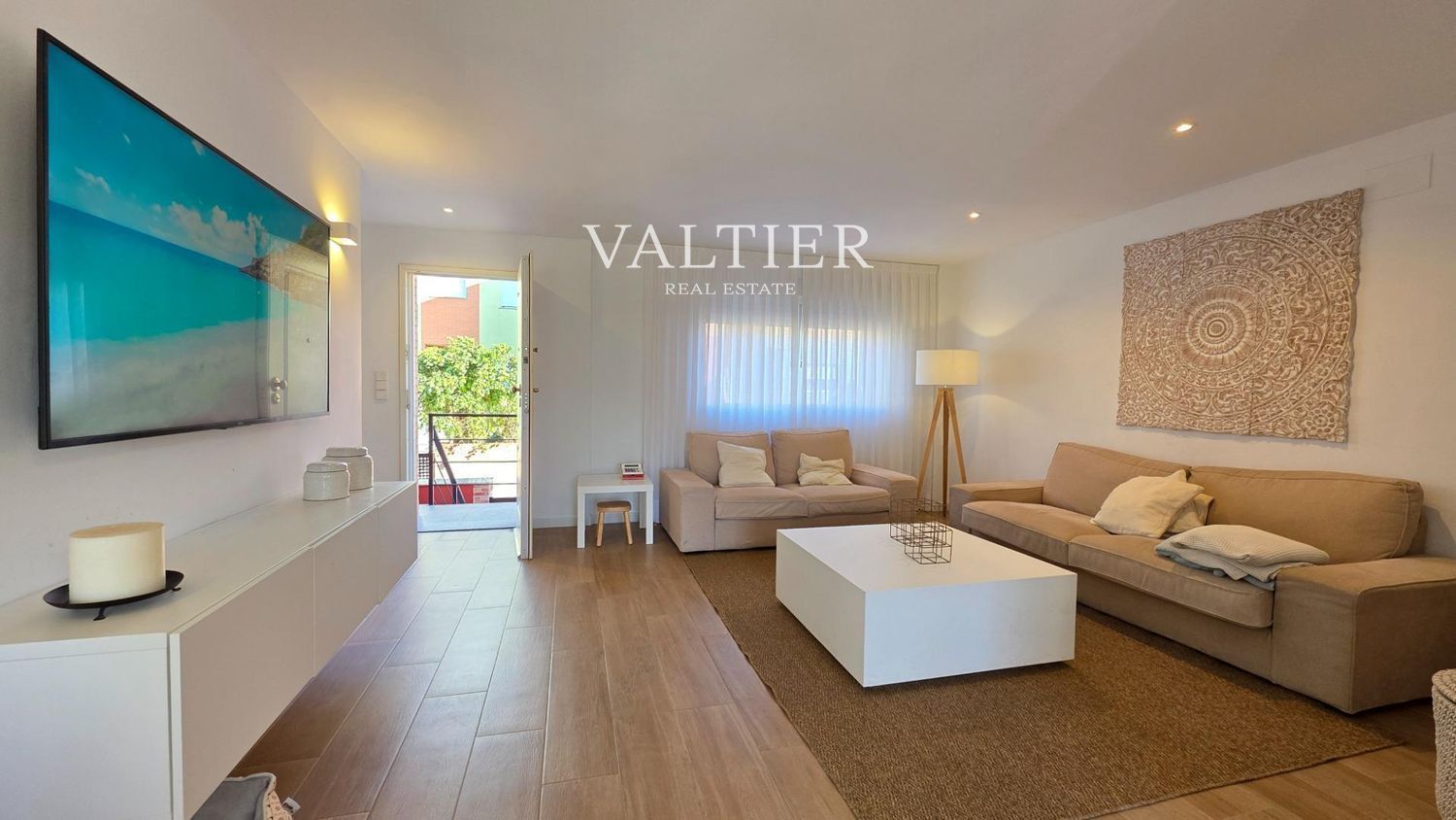 Sala de estar de Casa o chalet en venta en Almoines con Aire acondicionado, Terraza y Piscina