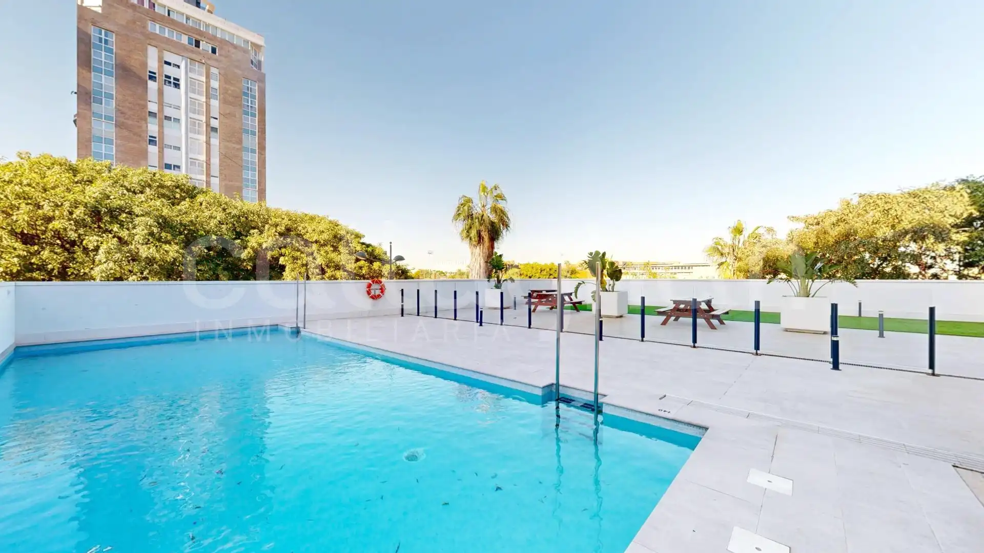 Piscina de Piso en venta en  Valencia Capital con Aire acondicionado, Jardín privado y Terraza