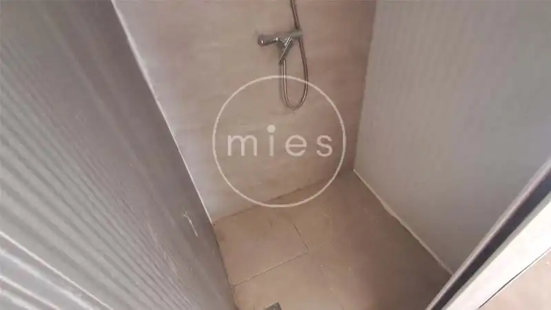 Badezimmer von Fabrikhallen zur Miete in Valencia