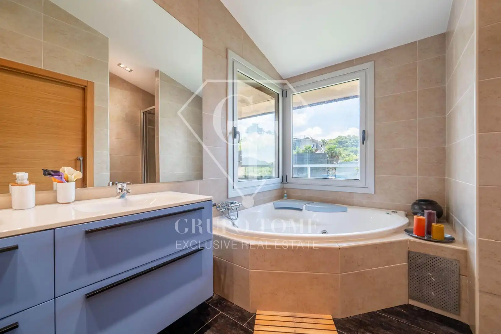 Badezimmer von Einfamilien-Reihenhaus zum Verkauf in Donostia - San Sebastián  mit Heizung, Privatgarten und Terrasse