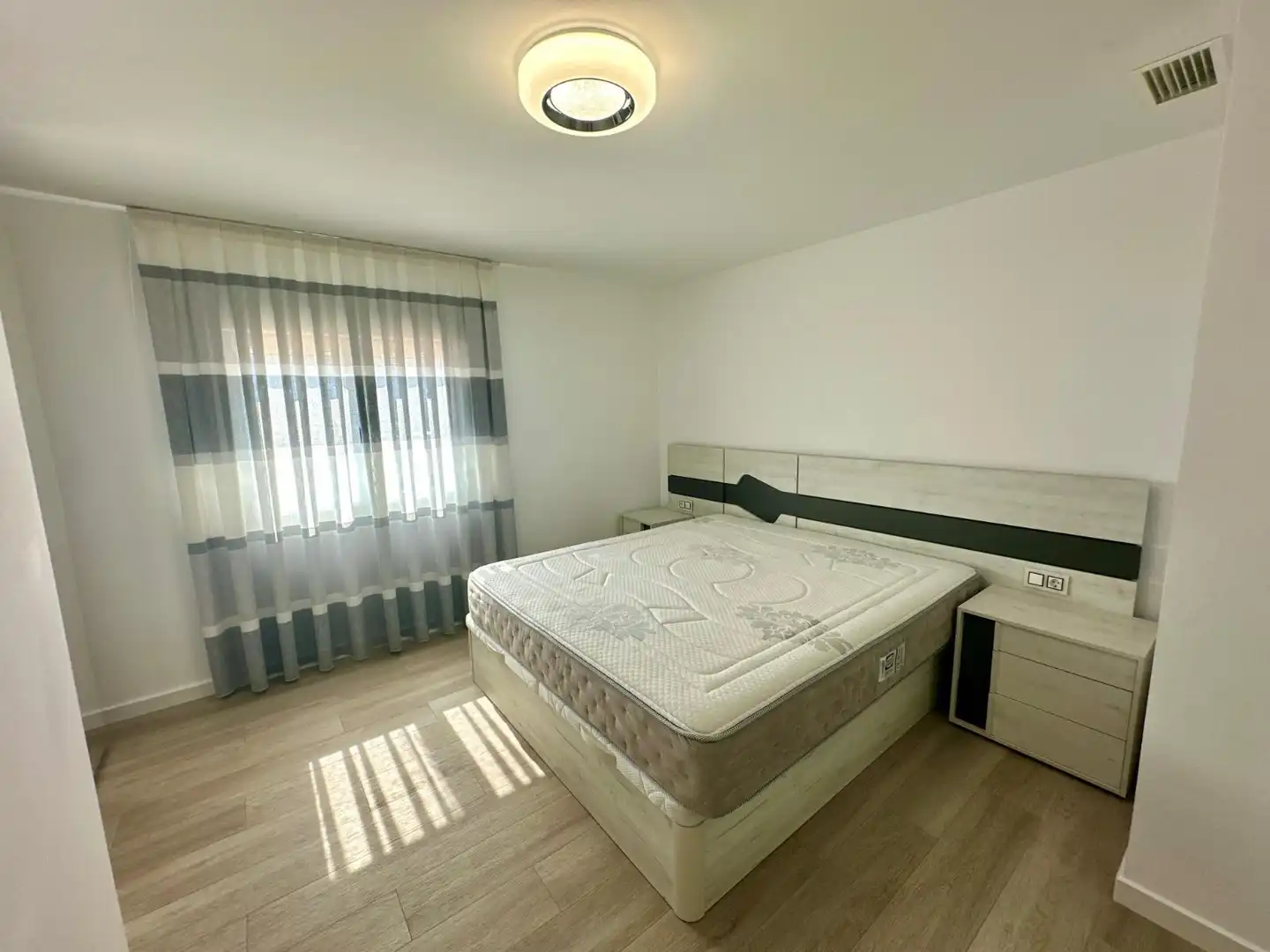 Dormitori de Casa o xalet en venda en Alicante / Alacant amb Aire condicionat, Jardí privat i Terrassa