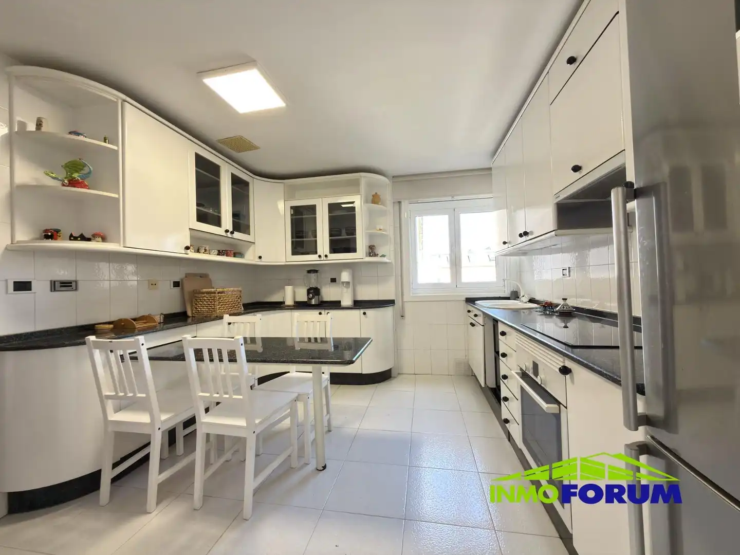 Cocina de Piso en venta en A Coruña Capital  con Calefacción, Trastero y Amueblado