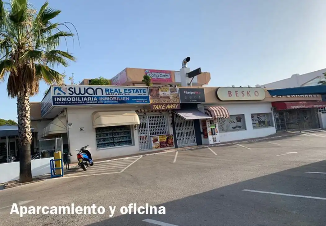 Außenansicht von Gebäude zum Verkauf in Estepona