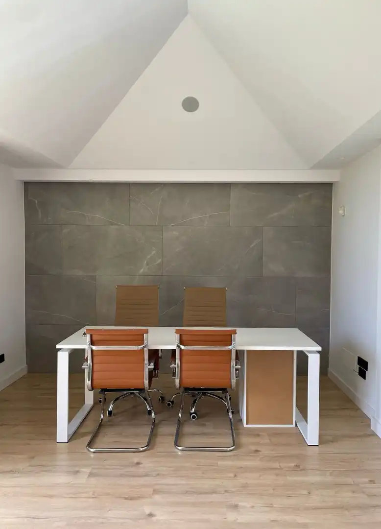 Office for sale in Marbella  with Air Conditioner and Furnished