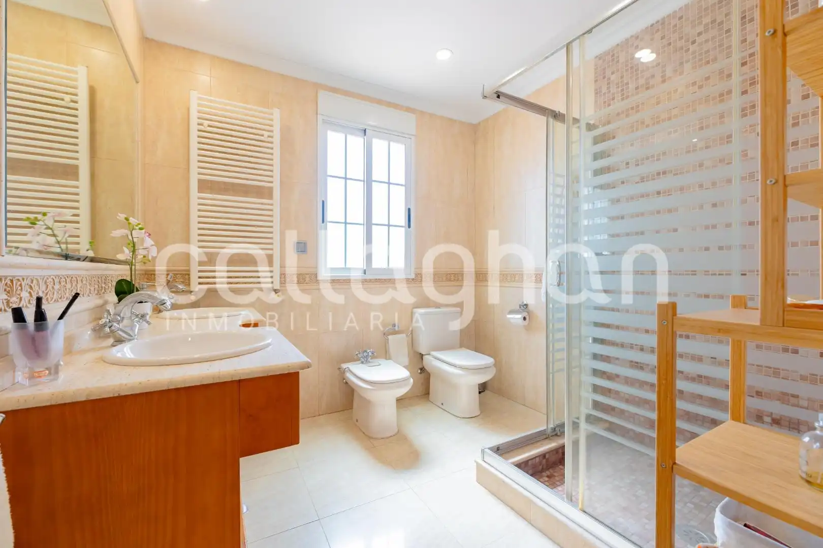 Bany de Casa o xalet en venda en Sagunto / Sagunt amb Calefacció, Jardí privat i Terrassa
