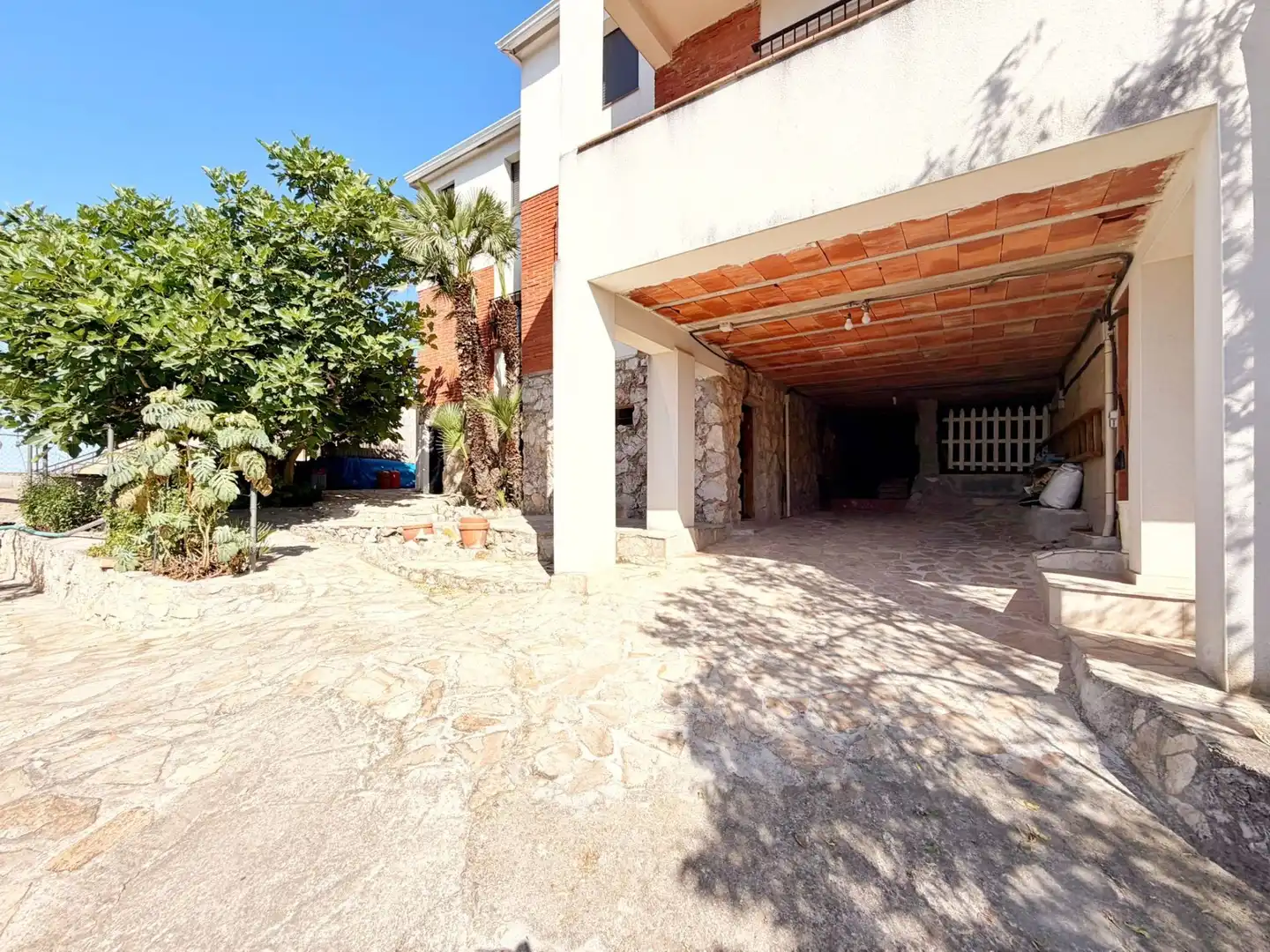 Vista exterior de Casa o xalet en venda en Canyelles amb Terrassa, Traster i Piscina
