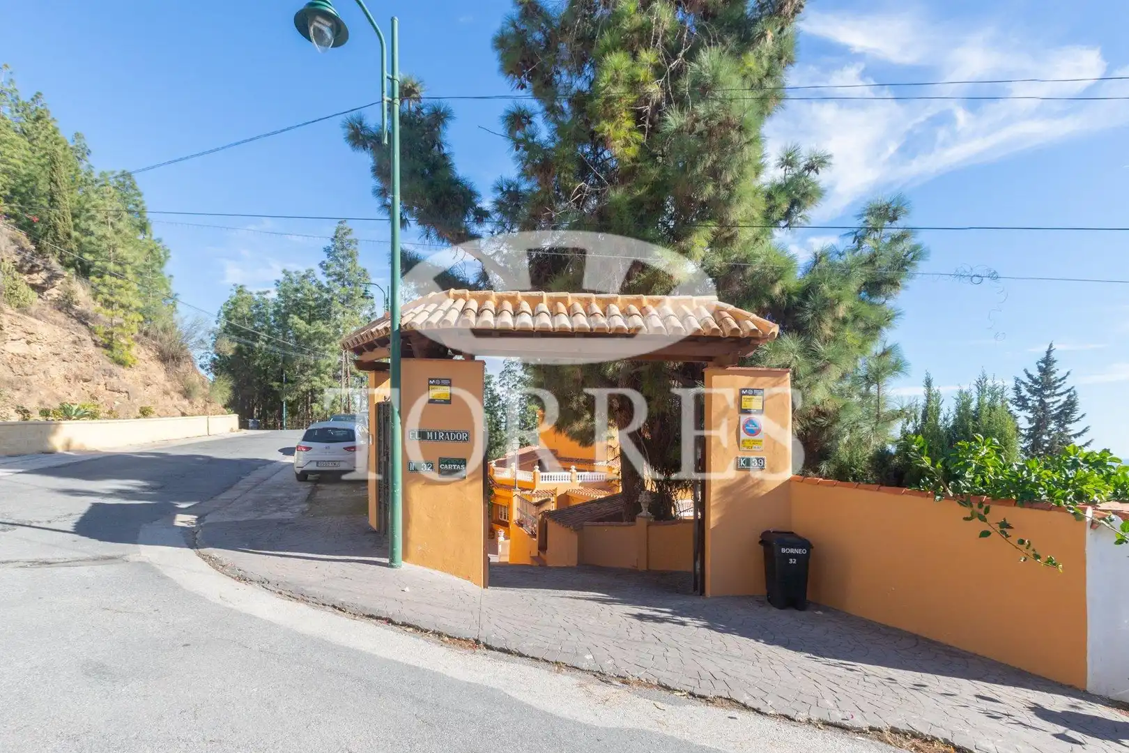 Vista exterior de Casa o xalet en venda en Málaga amb Aire condicionat, Calefacció i Jardí privat