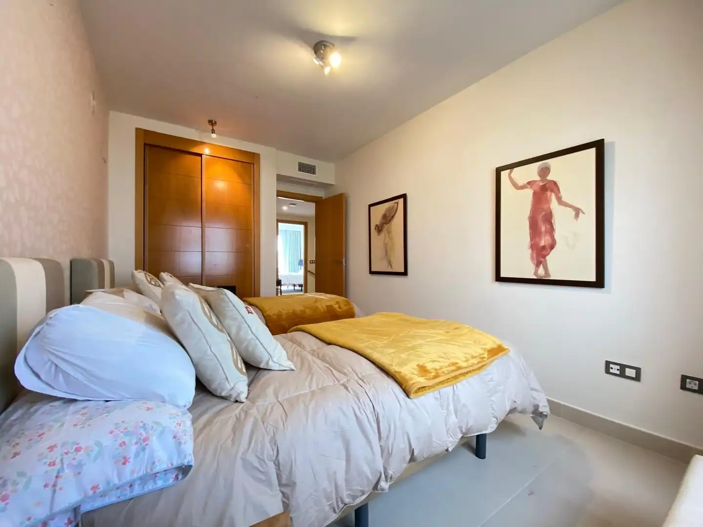 Habitación de Casa adosada en venta en Estepona con Aire acondicionado, Terraza y Amueblado