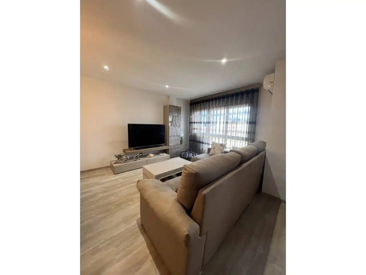 Sala d'estar de Apartament en venda en Castellón de la Plana / Castelló de la Plana amb Aire condicionat, Traster i Balcó