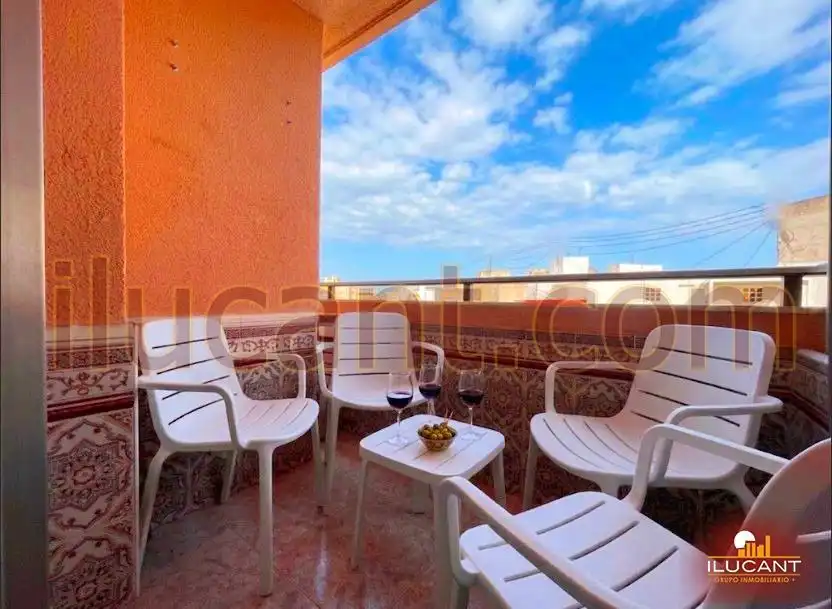 Piso con terraza en venta en San Blas