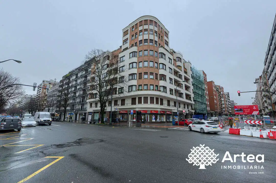 Office space with lift for sale in Indautxu