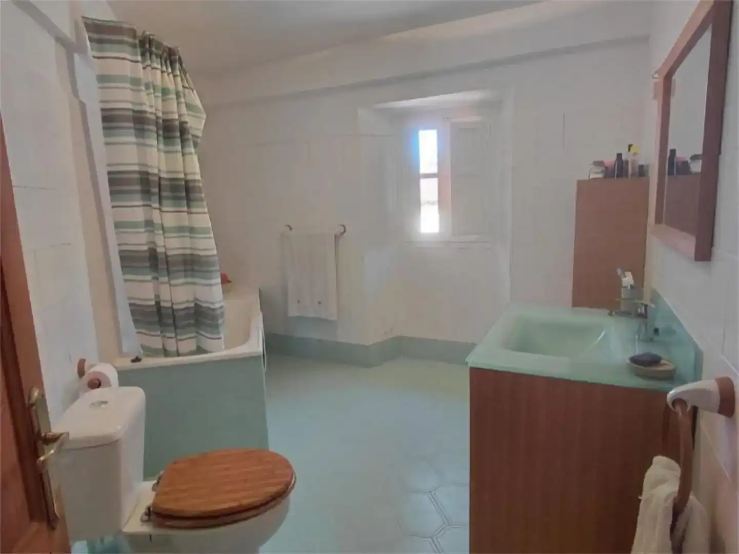 Bany de Casa adosada en venda en Valderredible amb Piscina i Balcó