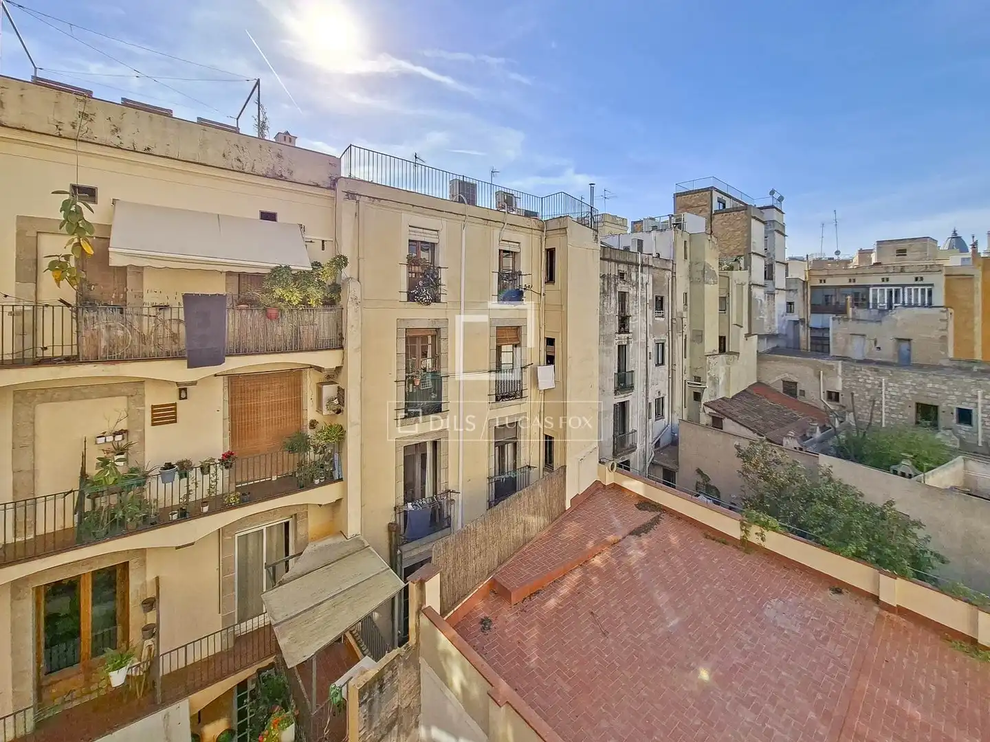 Vista exterior de Piso en venta en Barcelona con Terraza y Balcón