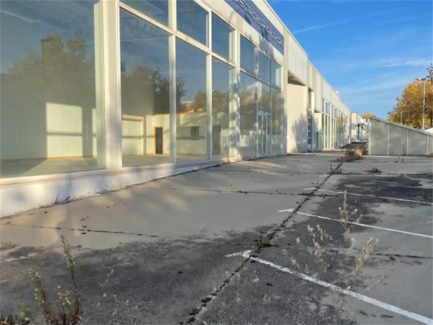 Vista exterior de Nau industrial de lloguer en  Logroño