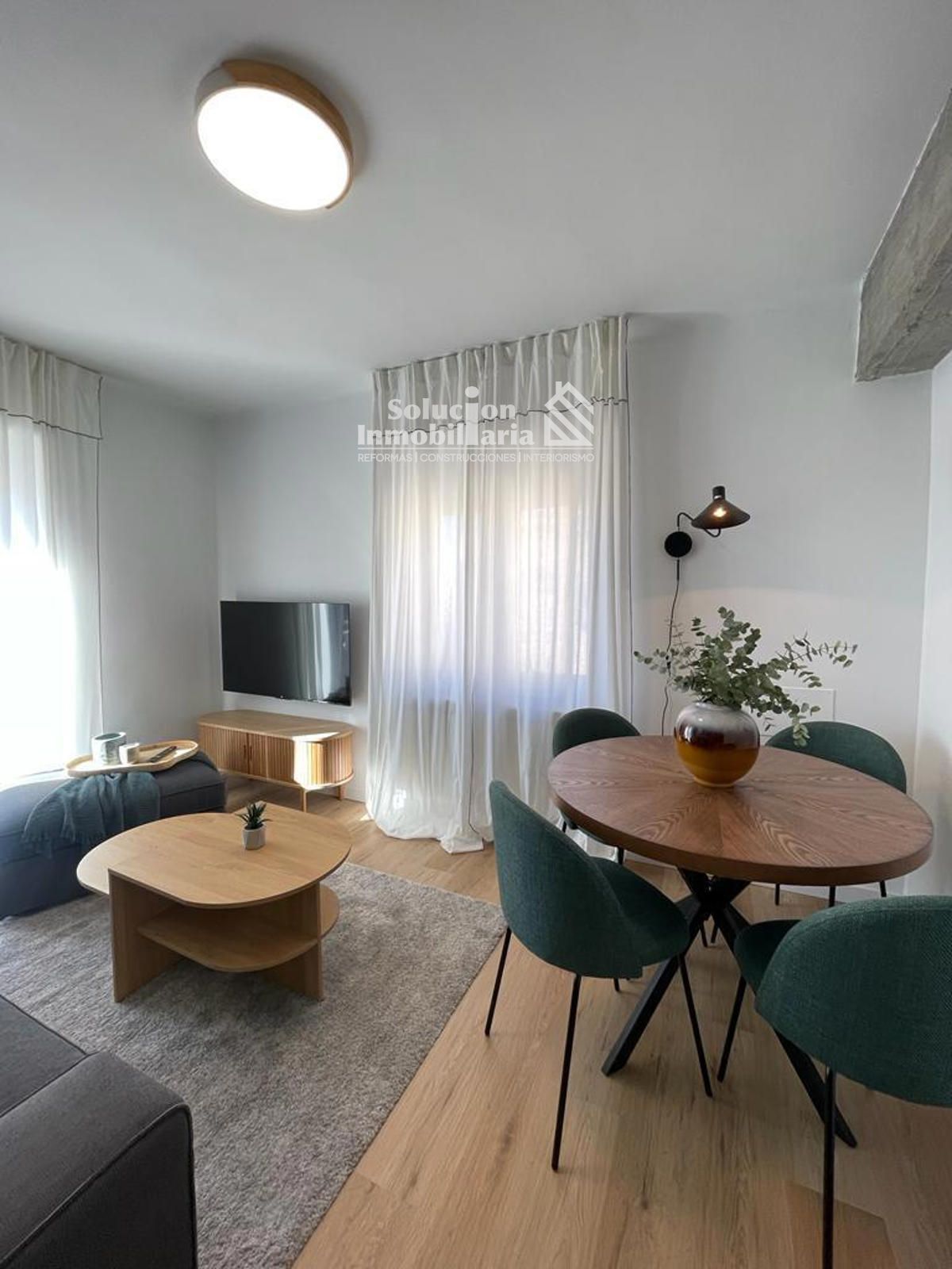 Sala d'estar de Pis en venda en Salamanca Capital amb Calefacció i Moblat