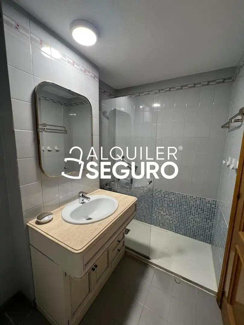 Baño de Piso de alquiler en Fuencarral - El Pardo