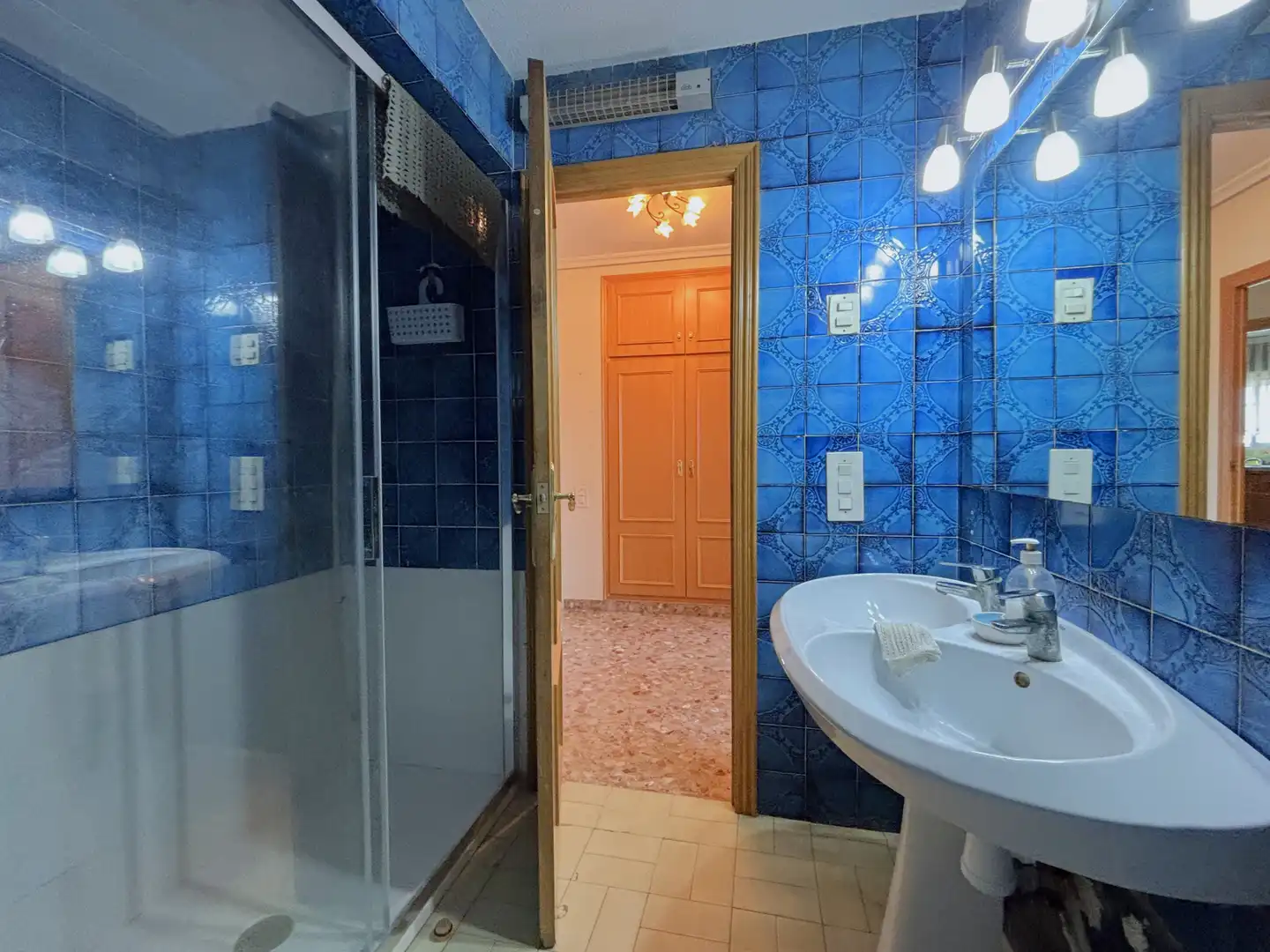 Bathroom of Flat for sale in Castellón de la Plana / Castelló de la Plana  with Air Conditioner, Heating and Terrace