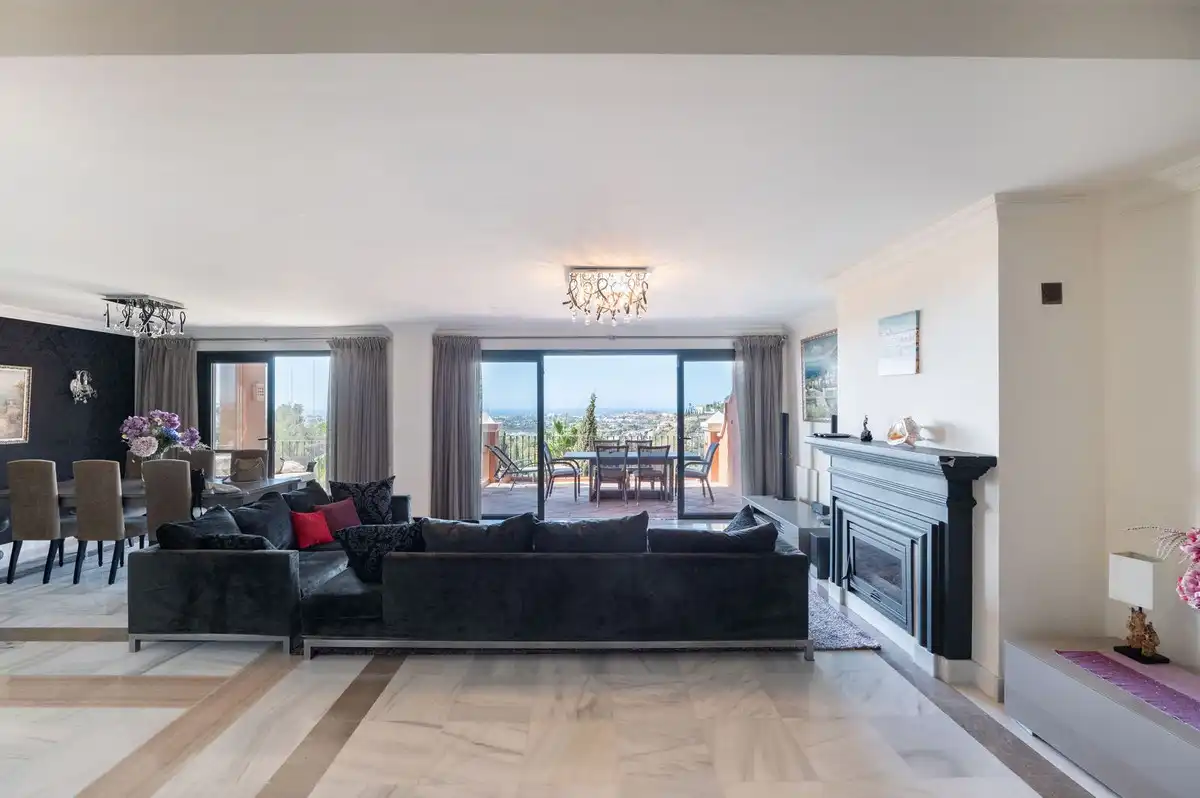 Sala de estar de Ático de alquiler en Estepona con Aire acondicionado, Jardín privado y Terraza