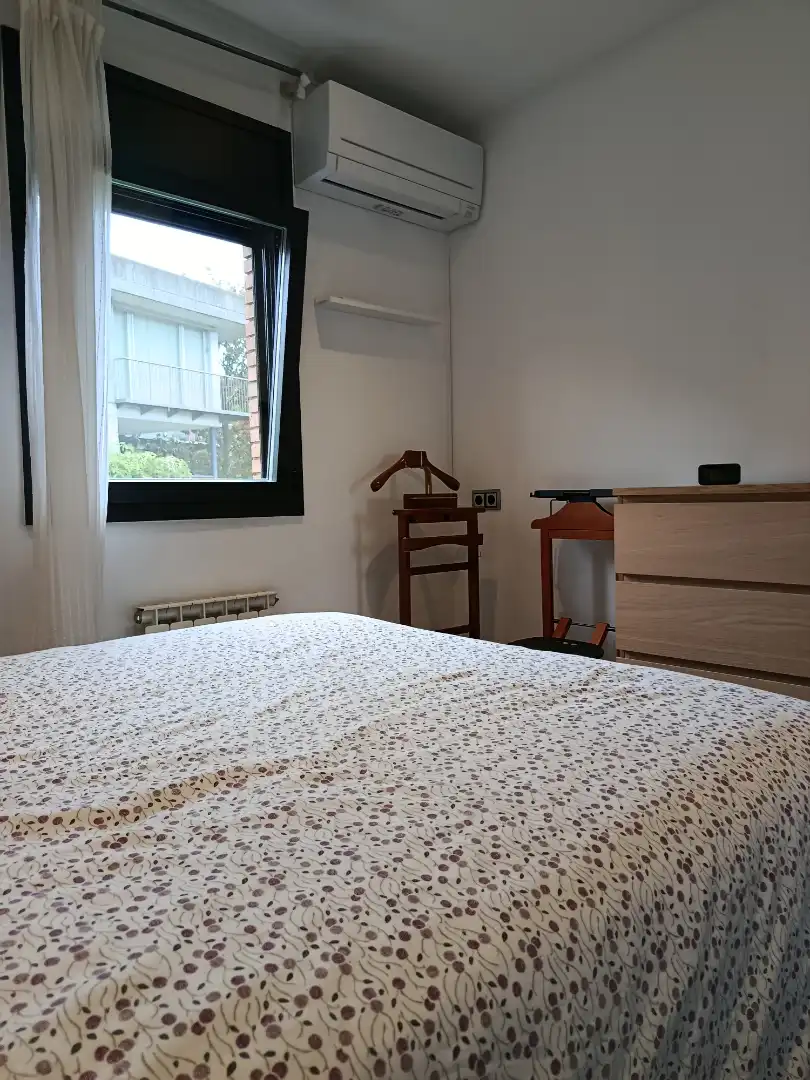 Dormitori de Casa adosada en venda en Girona amb Aire condicionat, Calefacció i Jardí privat