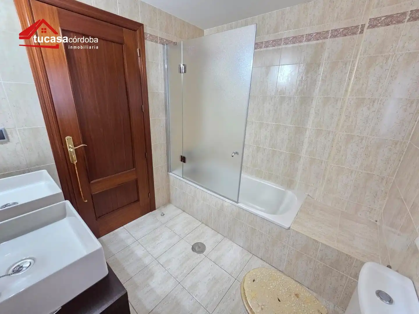 Badezimmer von Wohnung zum Verkauf in Córdoba mit Klimaanlage und Abstellraum