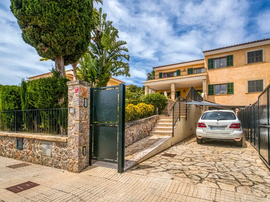 Außenansicht von Einfamilien-Reihenhaus zum Verkauf in Alcúdia mit Klimaanlage, Privatgarten und Terrasse