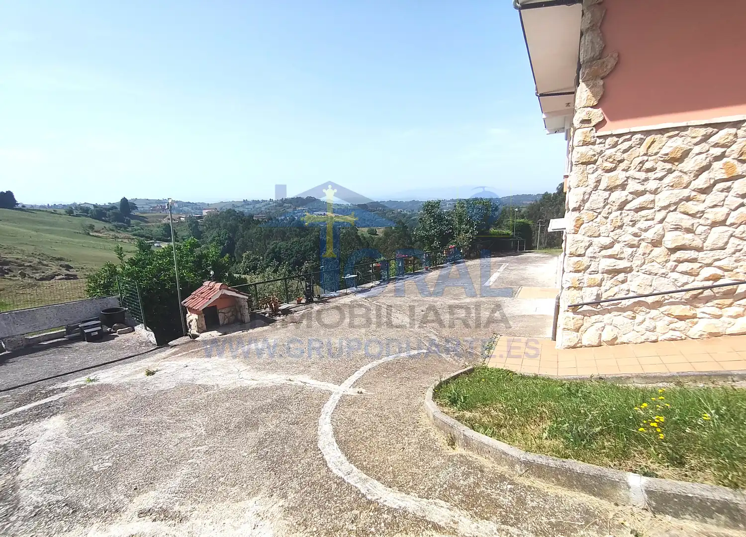 Vista exterior de Casa o xalet en venda en Siero amb Calefacció, Jardí privat i Parquet