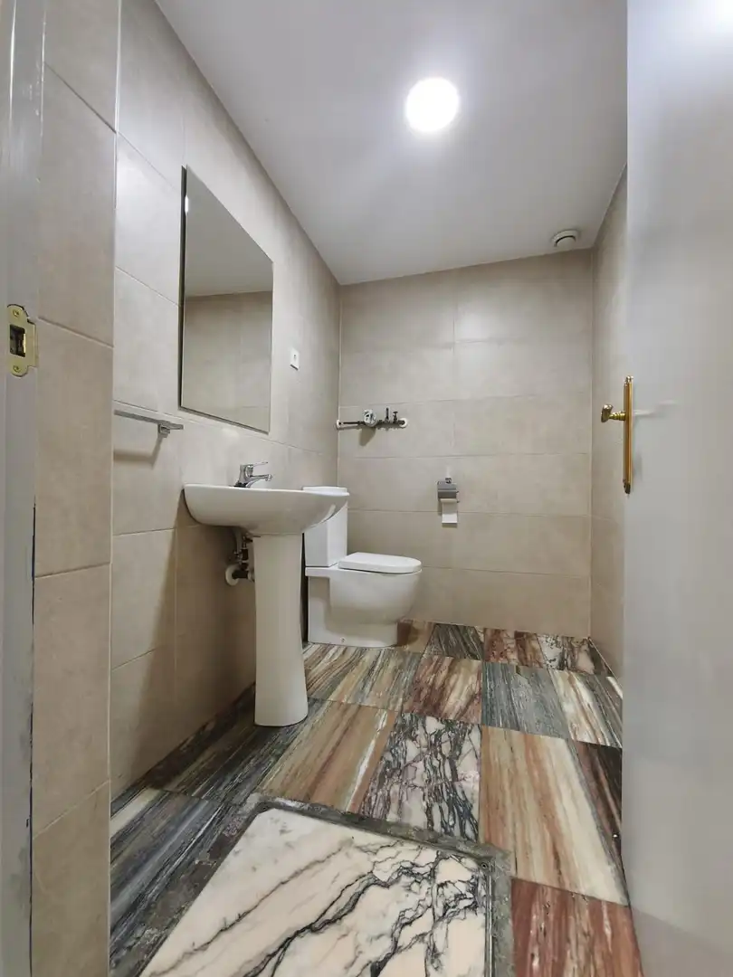 Baño de Local de alquiler en Barakaldo  con Aire acondicionado