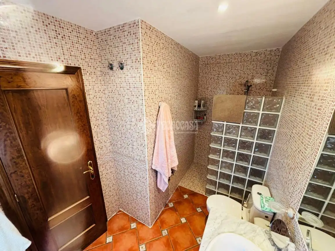 Badezimmer von Haus oder Chalet zum Verkauf in Escalona mit Klimaanlage und Heizung